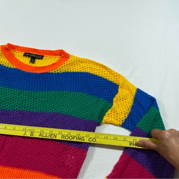 Derek Heart rainbow Sweater Top Women’s Medium wide cuffs cropped  top - Picture 3 of 5
